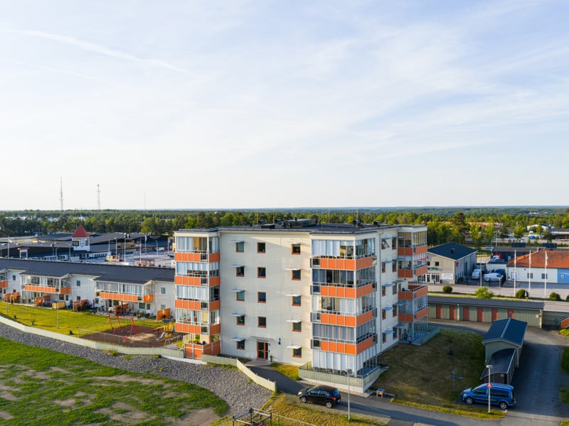 En flygbild av ett flervåningshus.