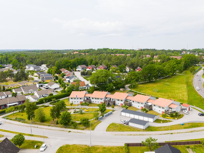 Ett fågelperspektiv av ett bostadsområde.
